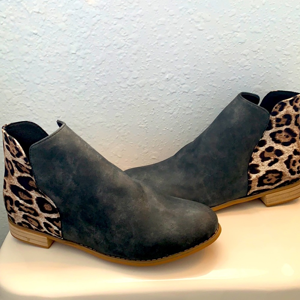 Grey boots with  leopard print on the heel